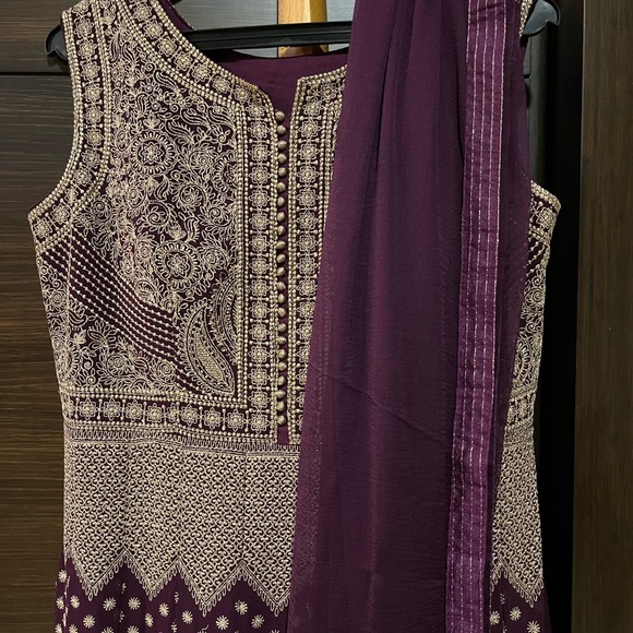 Beautiful embroidered Anarkali! - Picture 4 of 4